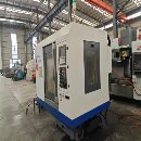 []出售纽威2014年产VM702S立式加工中心，三线轨，主轴10.